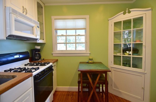 Morehead City Apartment | One Bedroom Carriage House- 131 Craven Streetn300 feet from Beaufort Waterfront