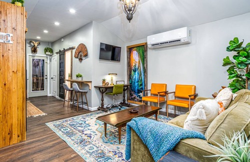 Laceys Spring House | One bedroom Chalet located near Huntsville City Limits. Romantic. Convenient.