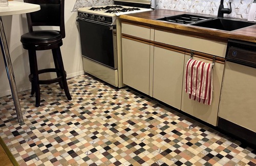 Bay Ridge Apartment | One Bedroom condo with indoor parking in a nice neighborhood, for long term stay