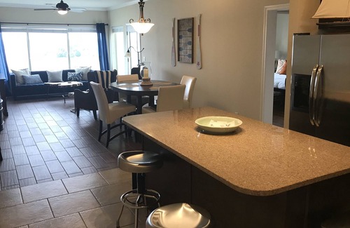 Eureka Condo | One Bedroom Corner Unit Condo Overlooking the Lake