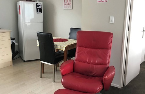 Invercargill Cottage | One Bedroom Cottage, Central to CBD, Park, Airport