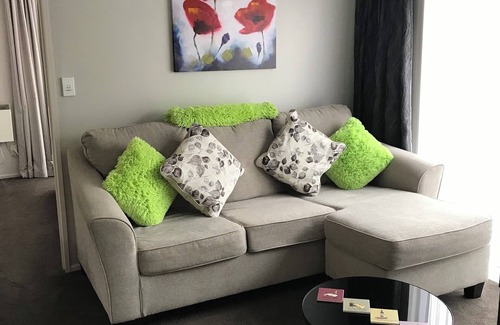Invercargill Cottage | One Bedroom Cottage, Central to CBD, Park, Airport