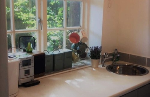 Tring House | One Bedroom Cottage Retreat Loxley Barn