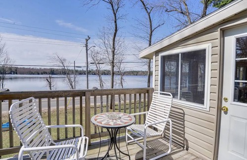 Bala Cottage | One Bedroom Cottage W/Loft By The Moon River