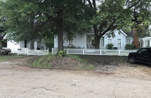 Jefferson House | One bedroom cottage with private bath and kitchen nook