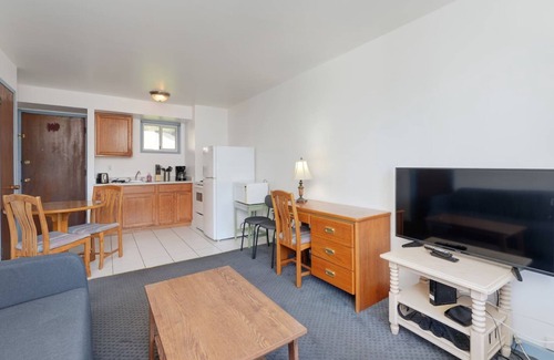 Inner Harbour Apartment | One-Bedroom Cozy Suite