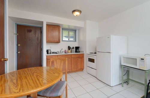 Inner Harbour Apartment | One-Bedroom Cozy Suite