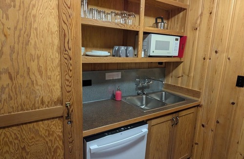 Mazama Cabin | One Bedroom Creekside Cabin