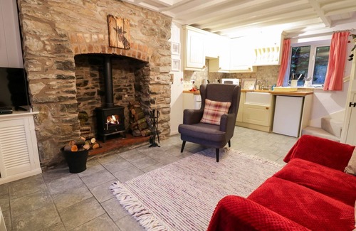 Llangollen House | One bedroom delightful 17th century stone country cottage