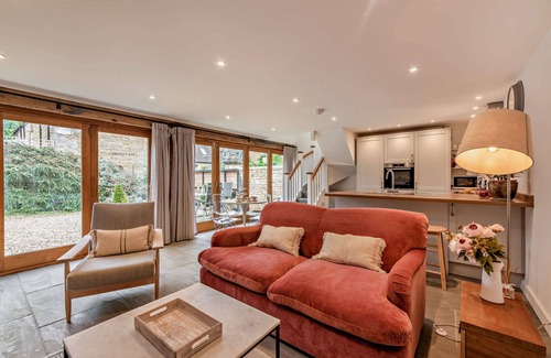Little Rissington Cottage | One Bedroom Dog Friendly Cotswold Holiday Cottage - The Cottage at Robins Roost