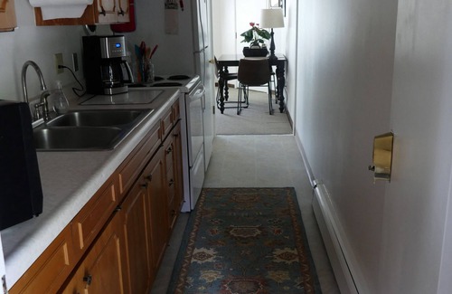Downtown Juneau House | One bedroom, full bath, full kitchen suite in downtown Juneau.