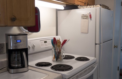Downtown Juneau House | One bedroom, full bath, full kitchen suite in downtown Juneau.