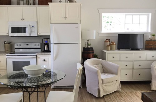 Mahone Bay Apartment | One bedroom fully equipped Mahone Bay luxury cottage