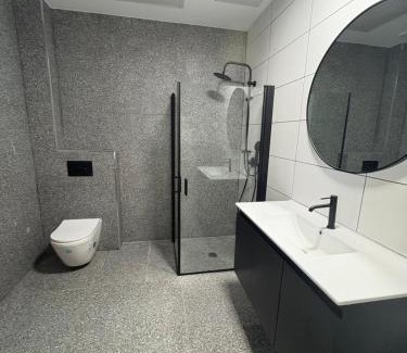 Eilat Apartment | One-Bedroom Garden Apartment with Balcony - 2