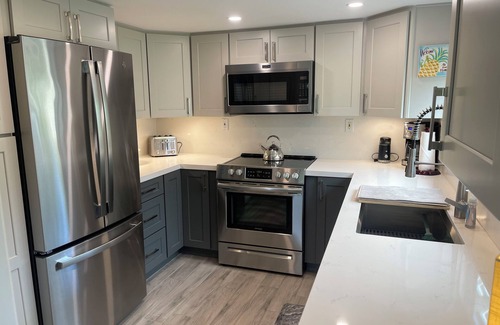 Desert Hot Springs Cottage | ONE BEDROOM HOUSE located on 5 acres in a serene PRIVATE Palm Oasis!