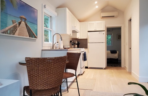 Hampton Bays House | One Bedroom Hamptons Waterfront Cottage