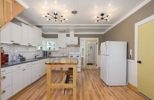 Anaconda House | One Bedroom Home with AC in Goosetown