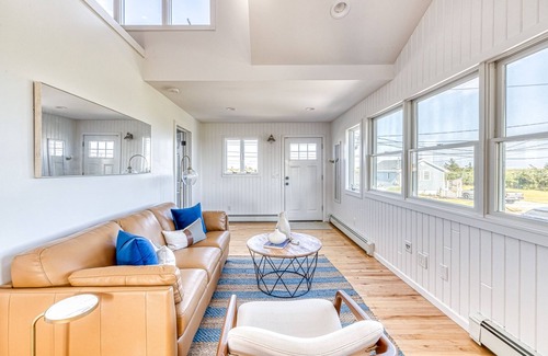 Mastic Beach House | One bedroom house with the stunning views of the Narrow Bay