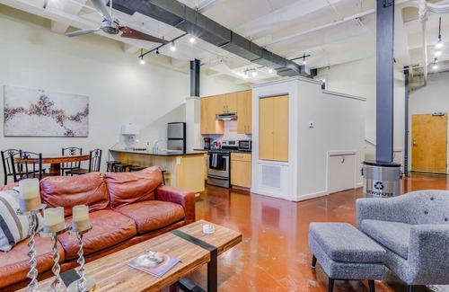 Downtown Fort Worth Apartment | One Bedroom Industrial Loft in Downtown Fort Worth