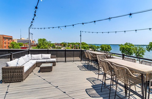Madison House | One Bedroom King with Office with views of Lake Monona in the heart of downtown.
