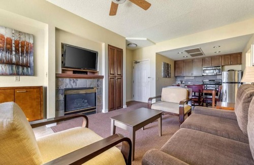 Tahoe Meadows Resort | ONE BEDROOM LAKE VIEW@Hilton Vacation Club Lake Tahoe Resort Sout