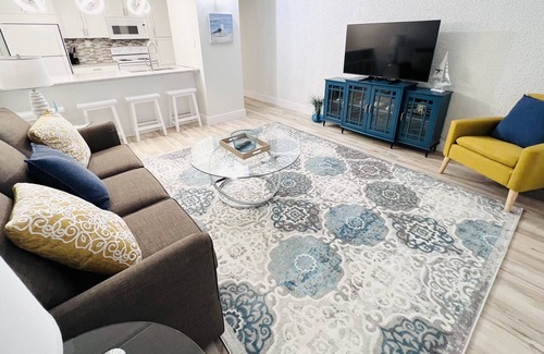 Clear Lake Condo | One Bedroom Lake Retreat, two pools, hot tub, and more!