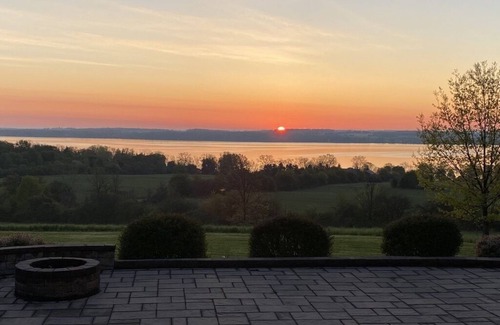 Geneva House | One Bedroom Loft with View of Seneca Lake