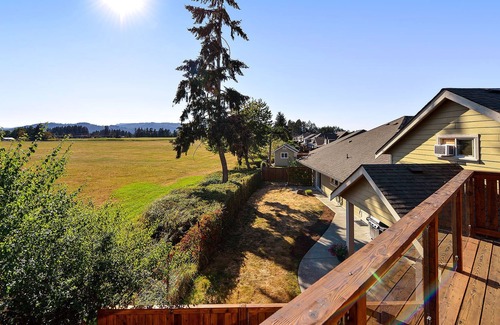 Cowichan Bay House | One Bedroom Modern Studio Suite in the Seaside Community of Cowichan Bay