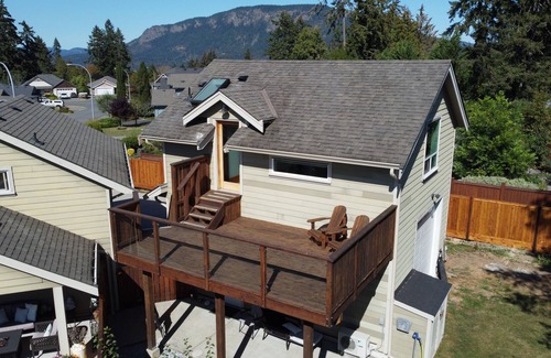 Cowichan Bay House | One Bedroom Modern Studio Suite in the Seaside Community of Cowichan Bay