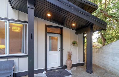 Cowichan Bay House | One Bedroom Ocean View home-5 min from beach