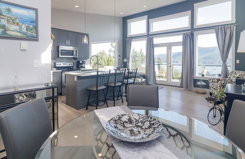 Cowichan Bay House | One Bedroom Ocean View home-5 min from beach