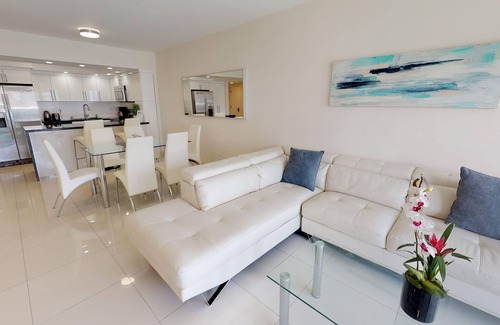 Sunny Isles Beach Condo | One Bedroom Ocean View OR-925