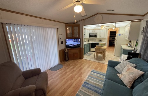 North Fort Myers Cottage | One Bedroom/One Bathroom Lighthouse Cottage