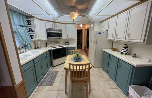 North Fort Myers Cottage | One Bedroom/One Bathroom Lighthouse Cottage