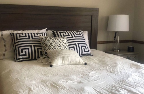 Richfield House | One bedroom one bathroom with kitchenon the top floor house