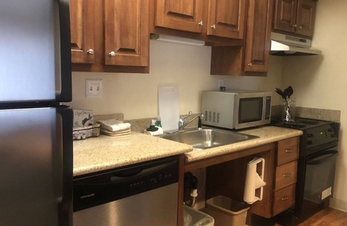 Richfield House | One bedroom one bathroom with kitchenon the top floor house
