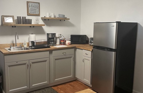 Hickory House | One Bedroom one Bath in a very nice and quiet neighborhood