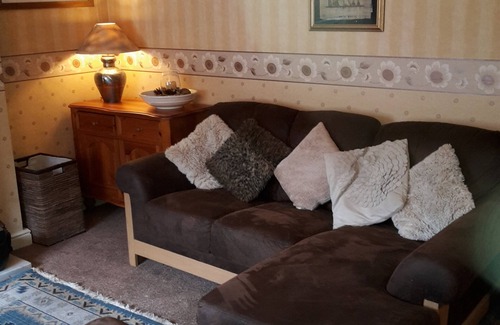 Furness Vale House | ONE BEDROOM PEAK DISTRICT COTTAGE 2MINS WALK TO PEAK FOREST CANAL