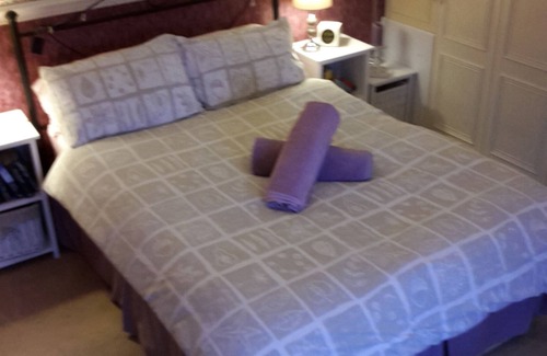 Furness Vale House | ONE BEDROOM PEAK DISTRICT COTTAGE 2MINS WALK TO PEAK FOREST CANAL