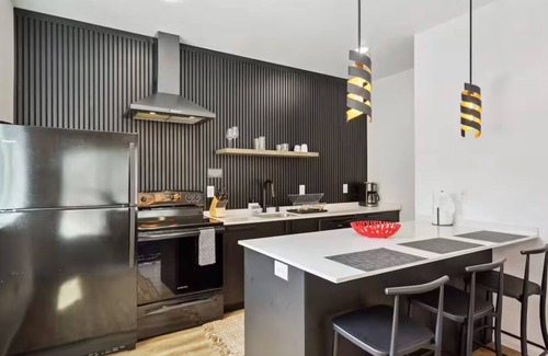 White Salmon Apartment | One-bedroom penthouse suite-located downtown White Salmon, suite 13