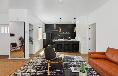 White Salmon Apartment | One-bedroom penthouse suite-located downtown White Salmon, suite 13