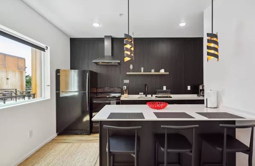 White Salmon Apartment | One-bedroom penthouse suite-located downtown White Salmon, suite 13