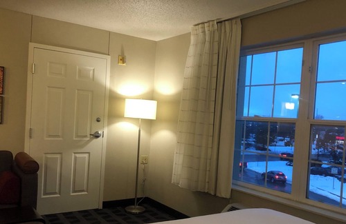 Edina Apartment | One bedroom pet friendly with kitchen