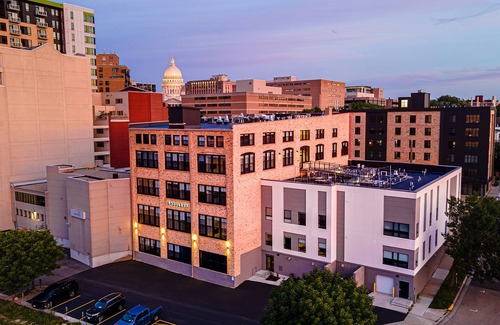 Madison House | One Bedroom Queen in the heart of downtown.