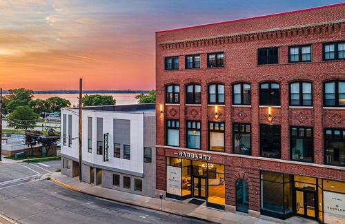 Madison House | One Bedroom Queen in the heart of downtown.