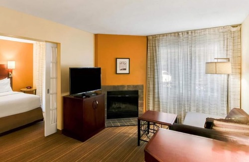 Westborough House | One Bedroom Queen Suite with sofa bed and fully equipped kitchen