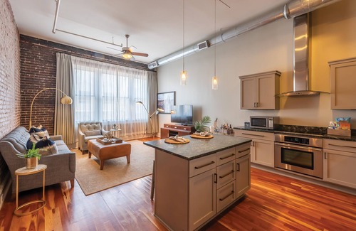 Charleston Historic District Condo | One Bedroom Residence on Historic King St.