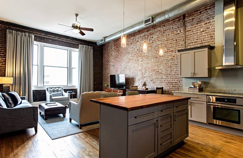 Charleston Historic District Condo | One Bedroom Residence on Historic King St.