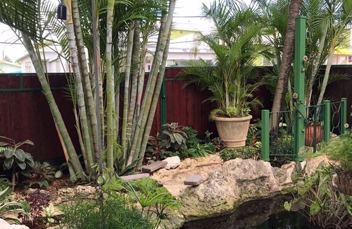 Marine Gardens Cottage | One bedroom self contained cottage