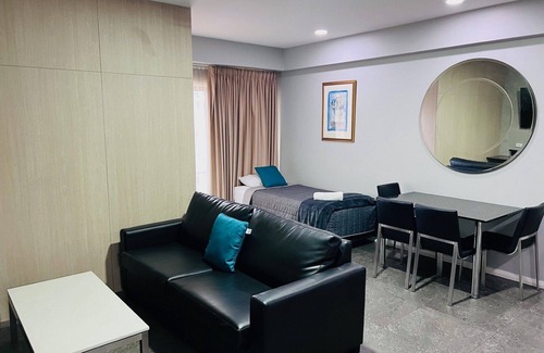Hamilton Apartment | One Bedroom Spa Apartment
